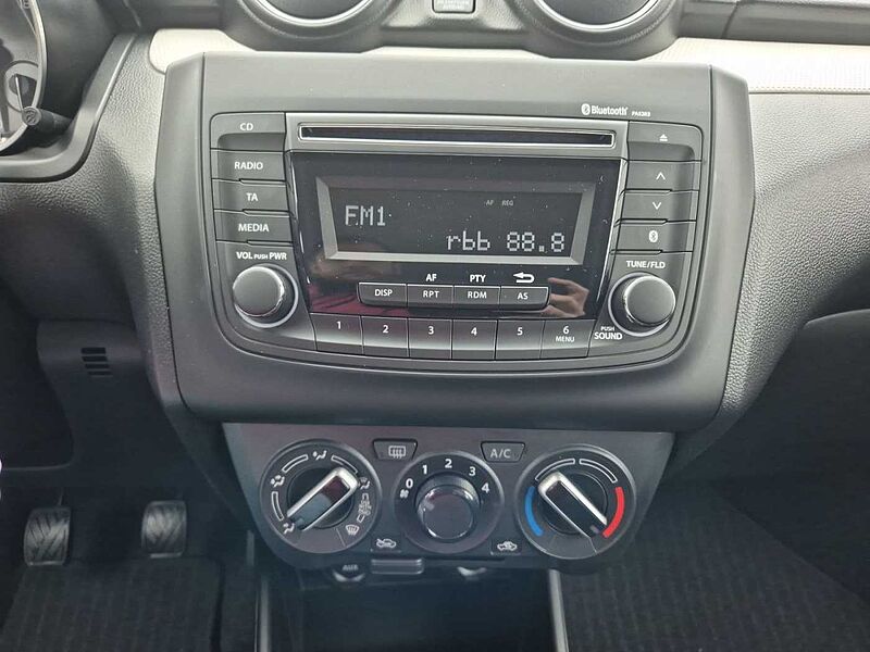 Suzuki Swift CLUB HYBRID KLIMA CD RADIO TEMPOMAT